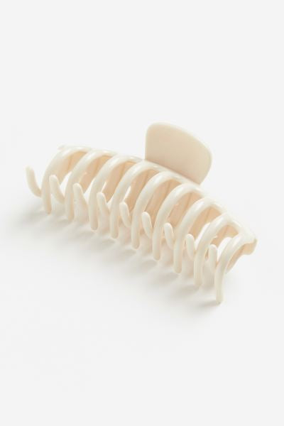 THE MATTE OVERSIZED HAIR CLAW