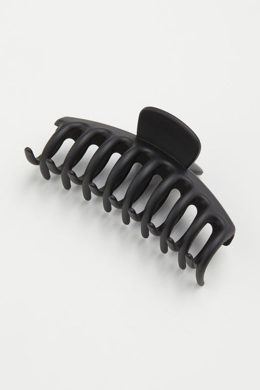 THE MATTE OVERSIZED HAIR CLAW